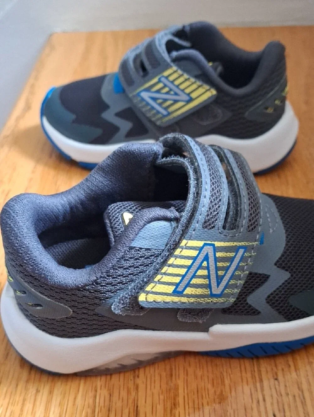 New Balance Rave Sneakers NEW